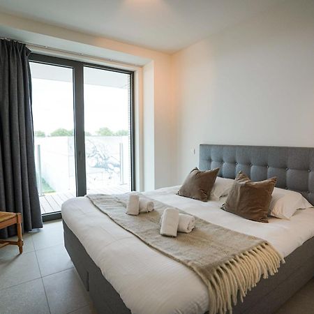 Huswell - Beautiful Apartment With Communal Pool And Gym Oostende Bagian luar foto