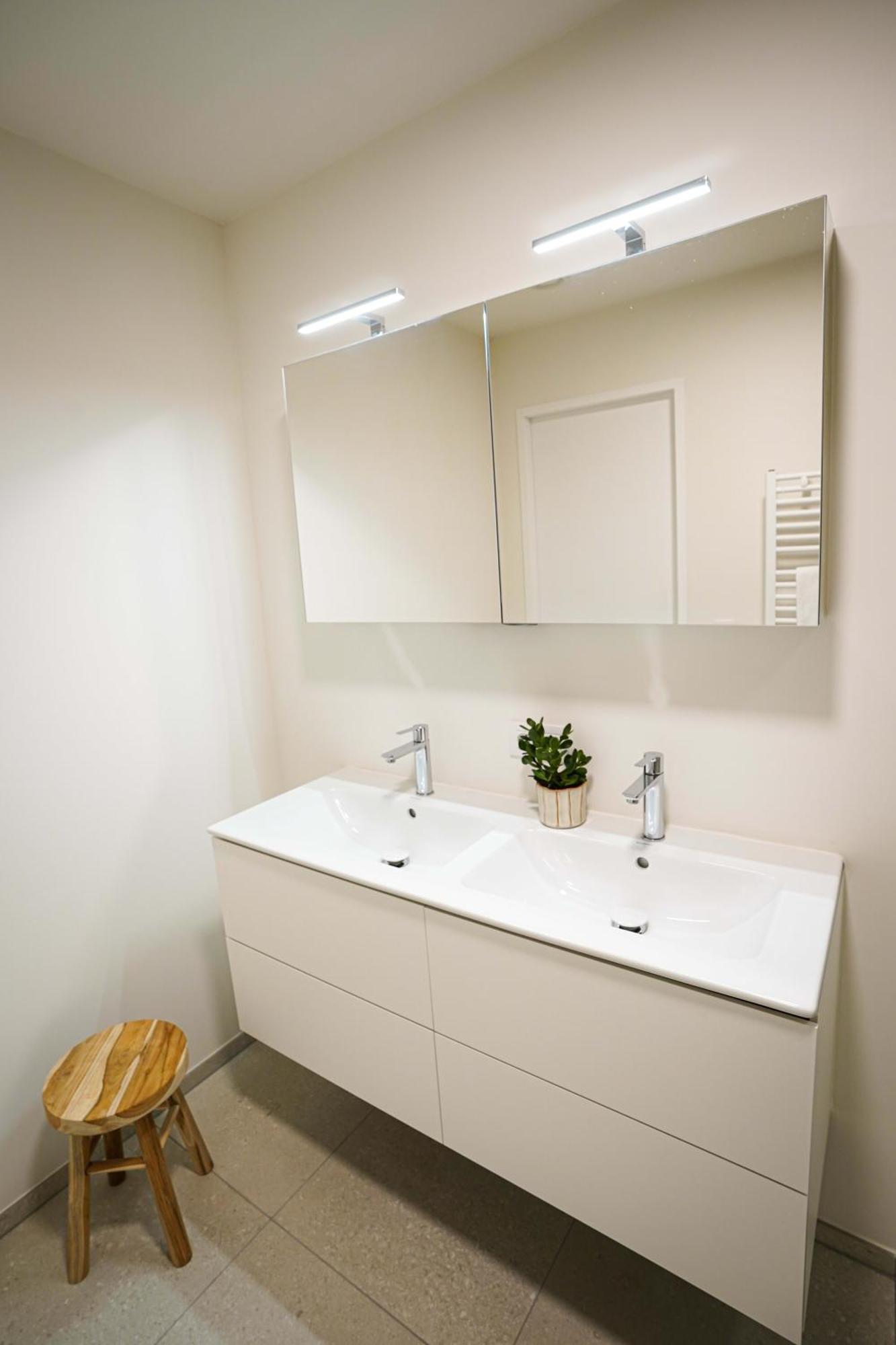 Huswell - Beautiful Apartment With Communal Pool And Gym Oostende Bagian luar foto