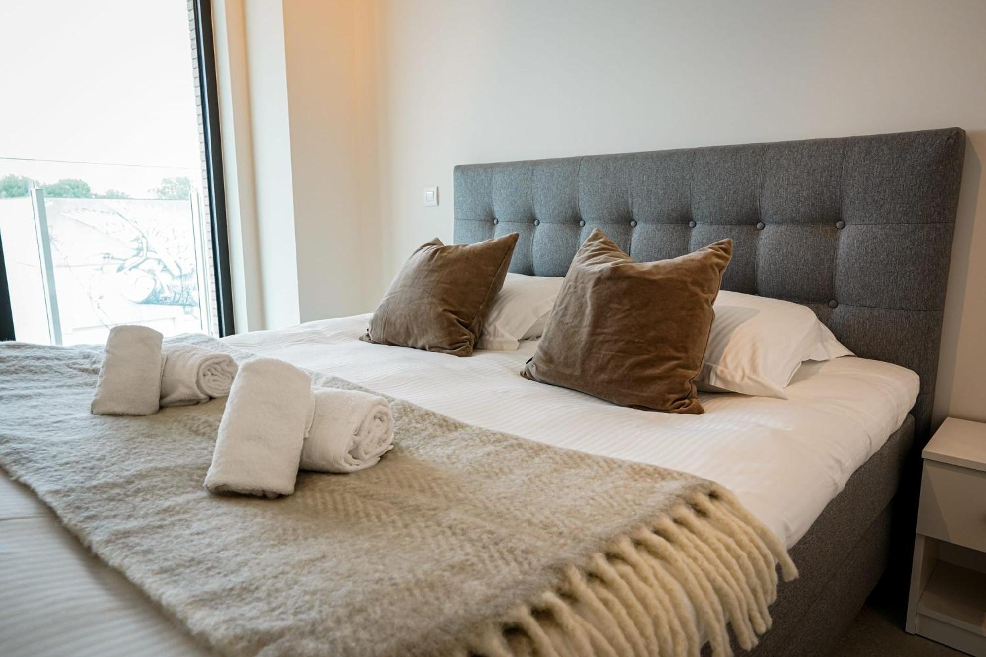 Huswell - Beautiful Apartment With Communal Pool And Gym Oostende Bagian luar foto