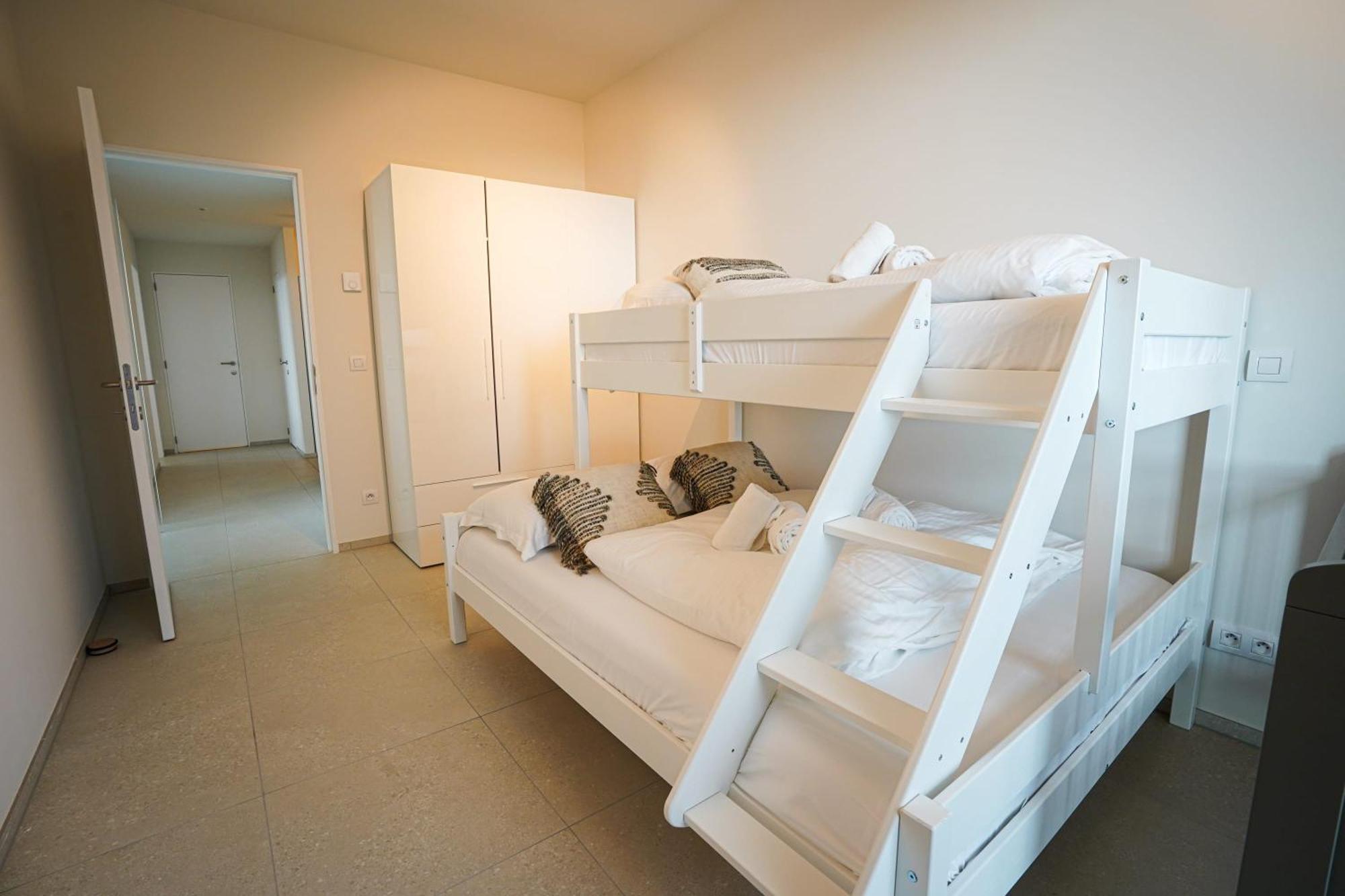 Huswell - Beautiful Apartment With Communal Pool And Gym Oostende Bagian luar foto