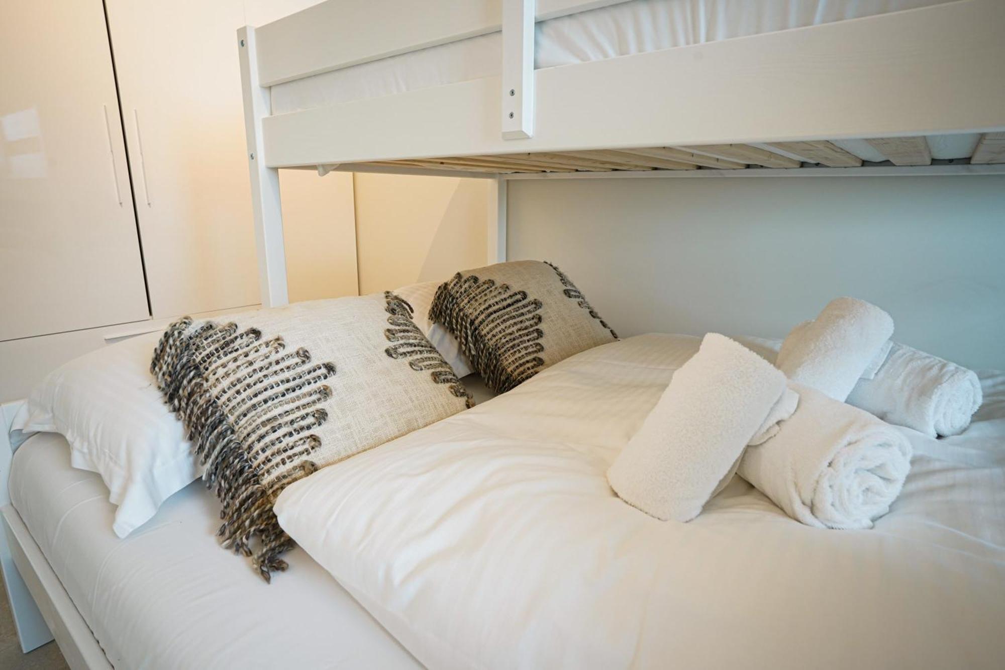 Huswell - Beautiful Apartment With Communal Pool And Gym Oostende Bagian luar foto