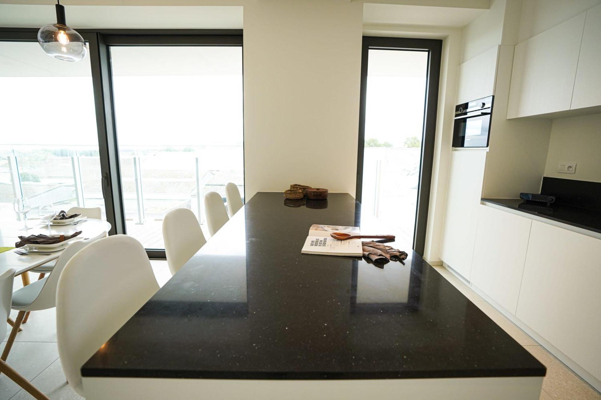 Huswell - Beautiful Apartment With Communal Pool And Gym Oostende Bagian luar foto