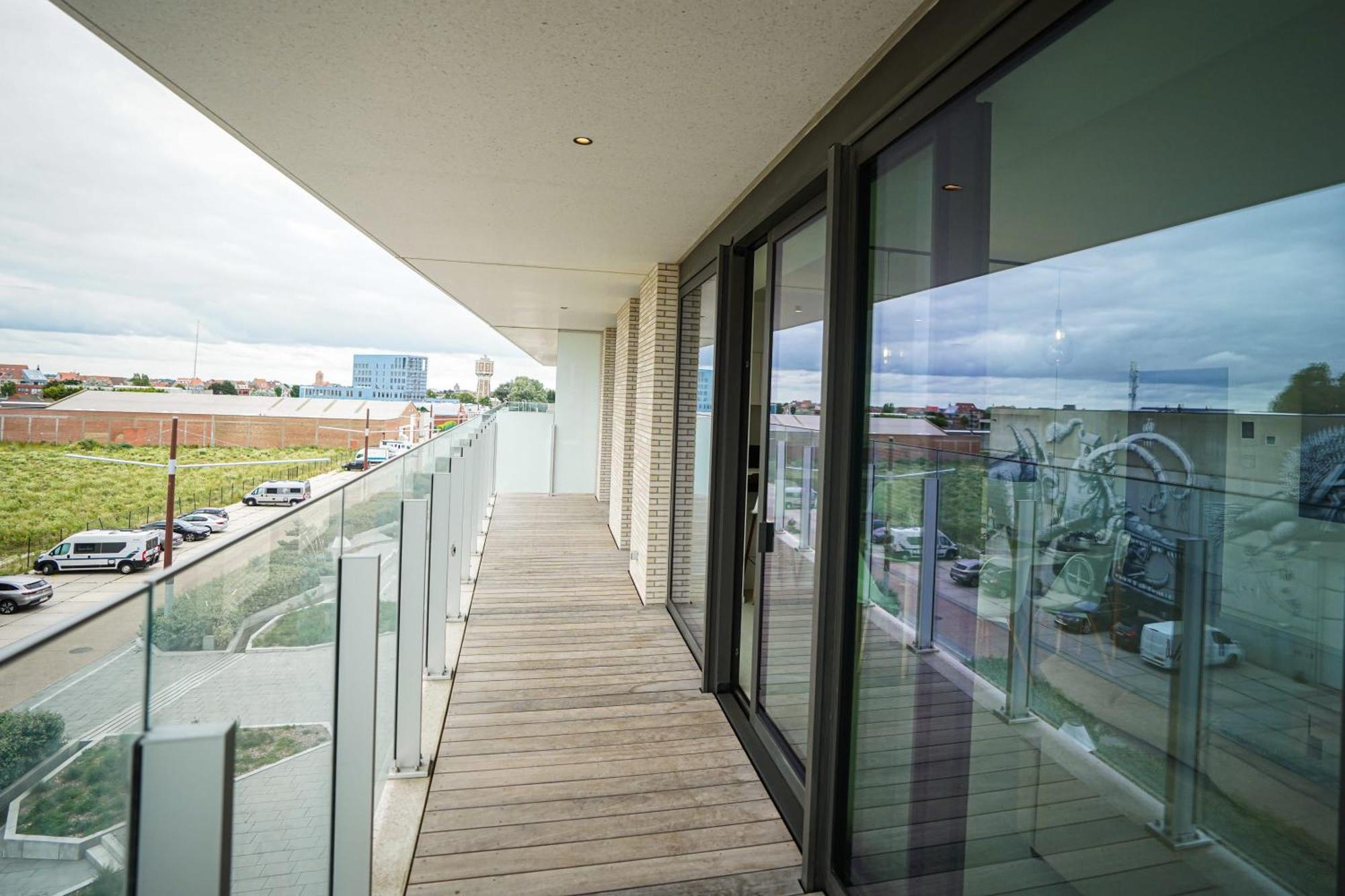 Huswell - Beautiful Apartment With Communal Pool And Gym Oostende Bagian luar foto